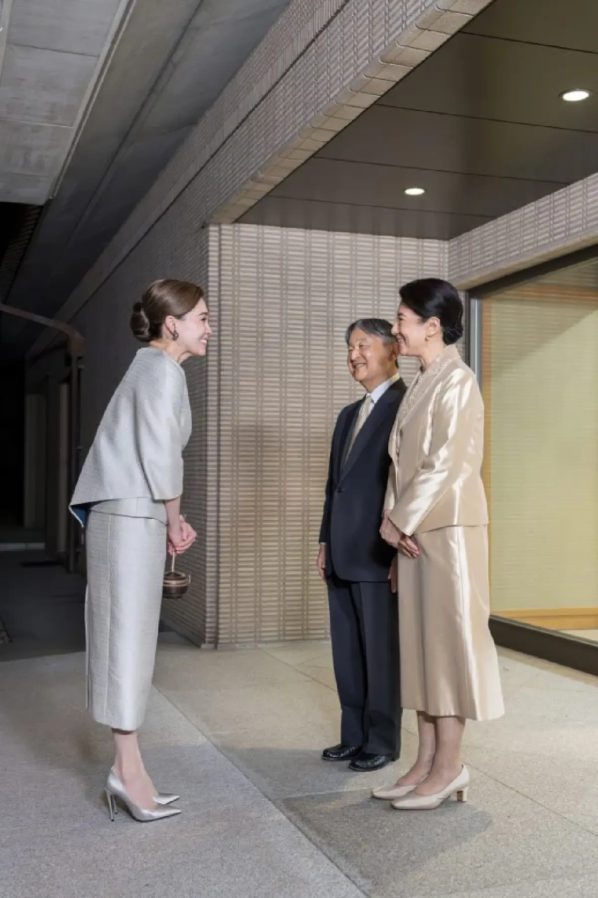 พระราชินี เข้าเฝ้าฯ สมเด็จพระจักรพรรดิ สมเด็จพระจักรพรรดินีแห่งญี่ปุ่น ณ พระราชวังอิมพีเรียล