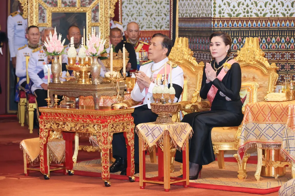ในหลวง-พระราชินี เสด็จฯ ทรงวางพวงมาลา เนื่องในวันปิยมหาราช 2569