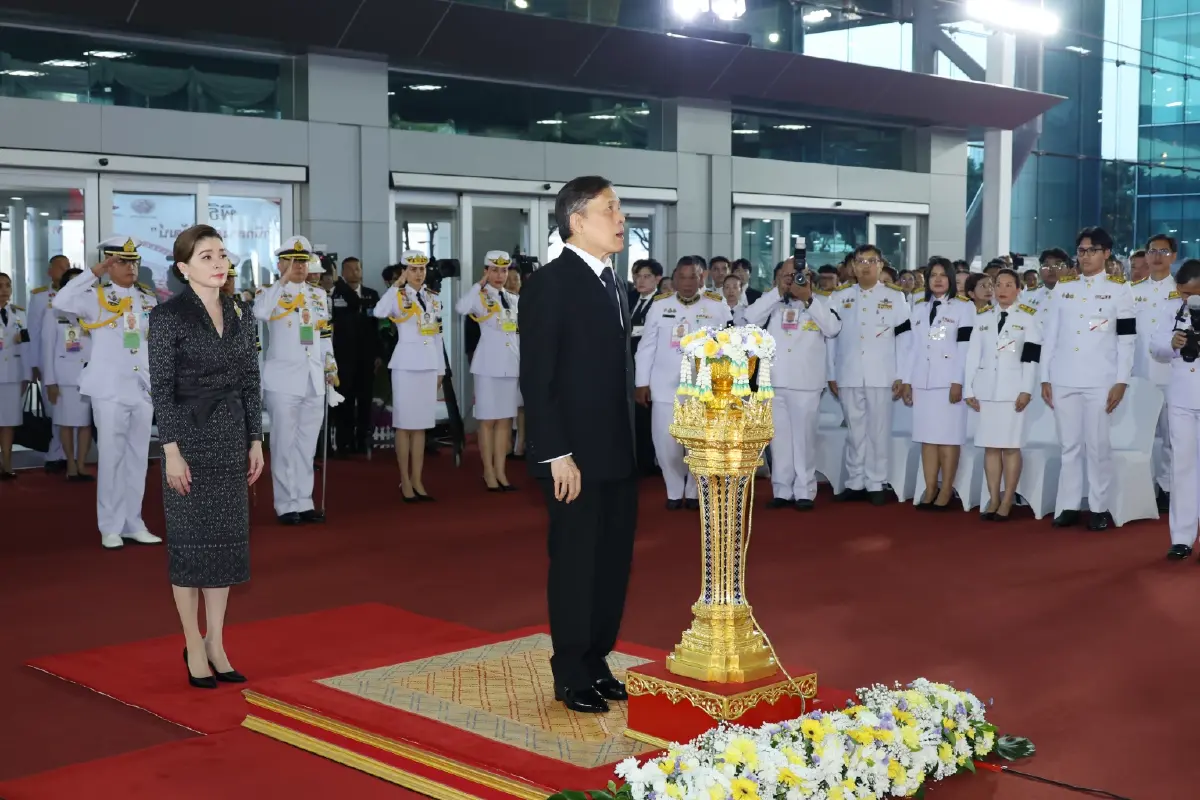 ในหลวง-พระราชินี เสด็จฯ ไปทรงเปิด ‘สถานีกลางกรุงเทพอภิวัฒน์’