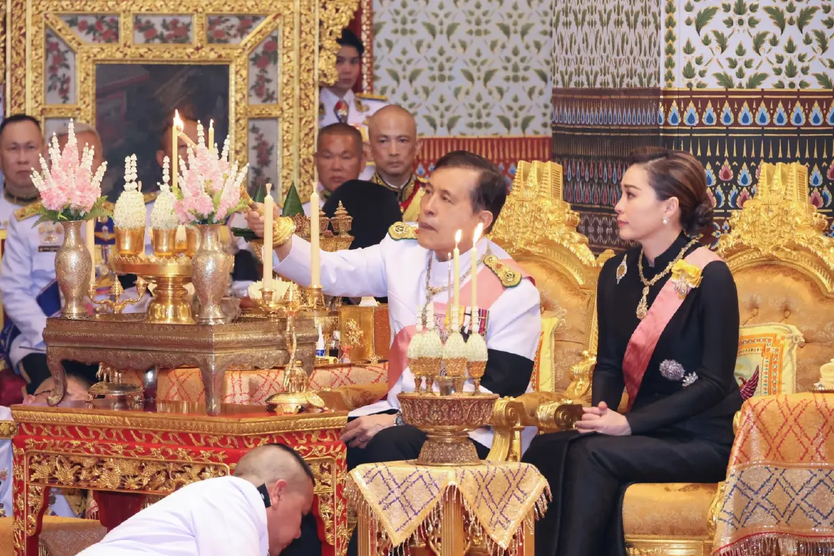 ในหลวง-พระราชินี เสด็จฯ ทรงวางพวงมาลา เนื่องในวันปิยมหาราช 2569