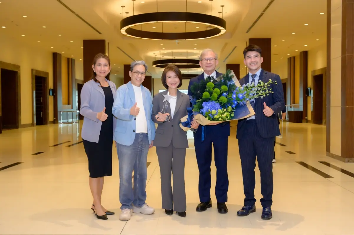 ดร.อาทิรัตน์ จารุกิจพิพัฒน์ CEO รพ.บำรุงราษฎร์ คว้ารางวัล 'บุคคลตัวอย่างภาคธุรกิจแห่งปี 2026'
