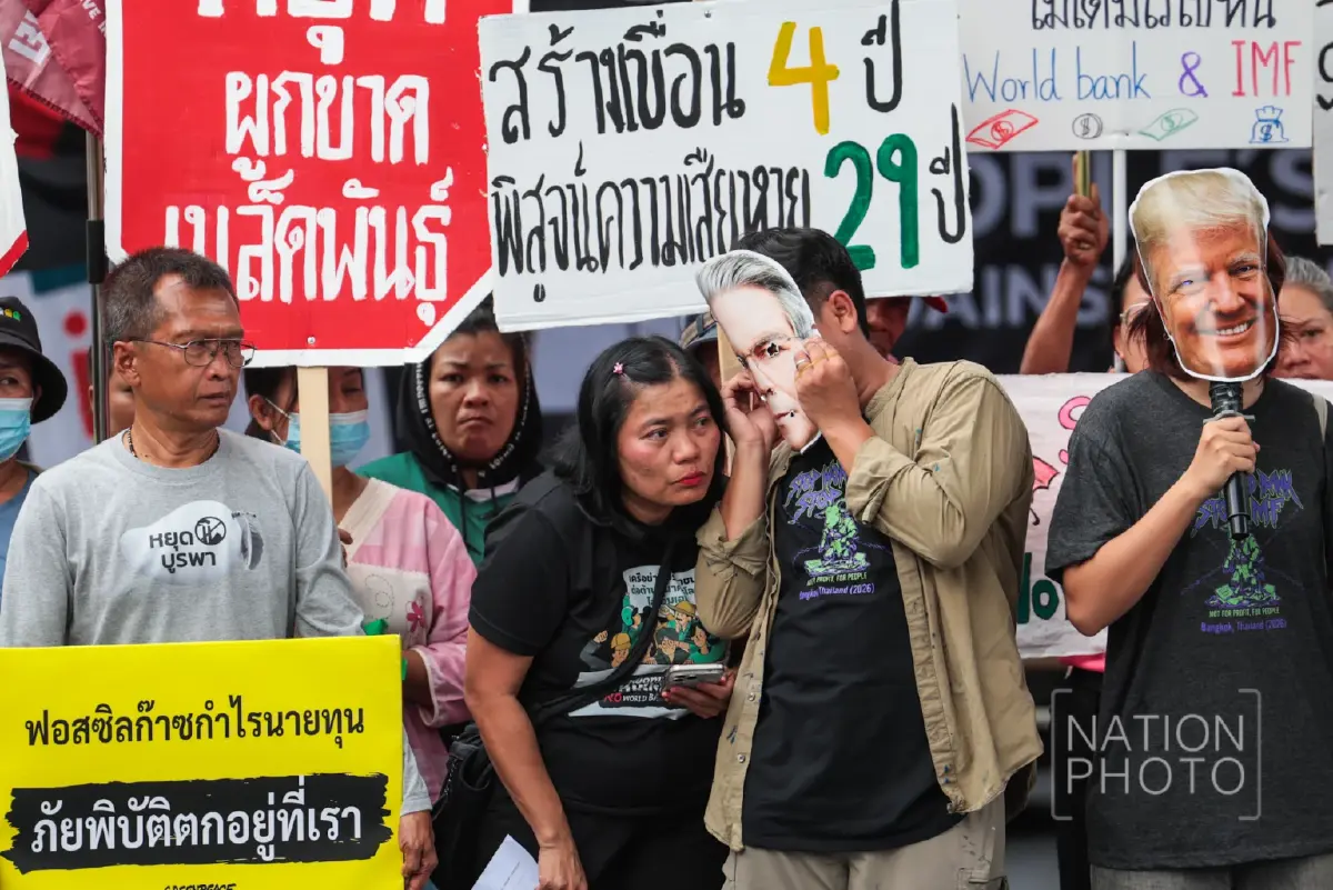 ม็อบต้าน World Bank–IMF ปักหลักค้างคืน แยกพระราม 4 ตำรวจตรึงกำลังเข้ม