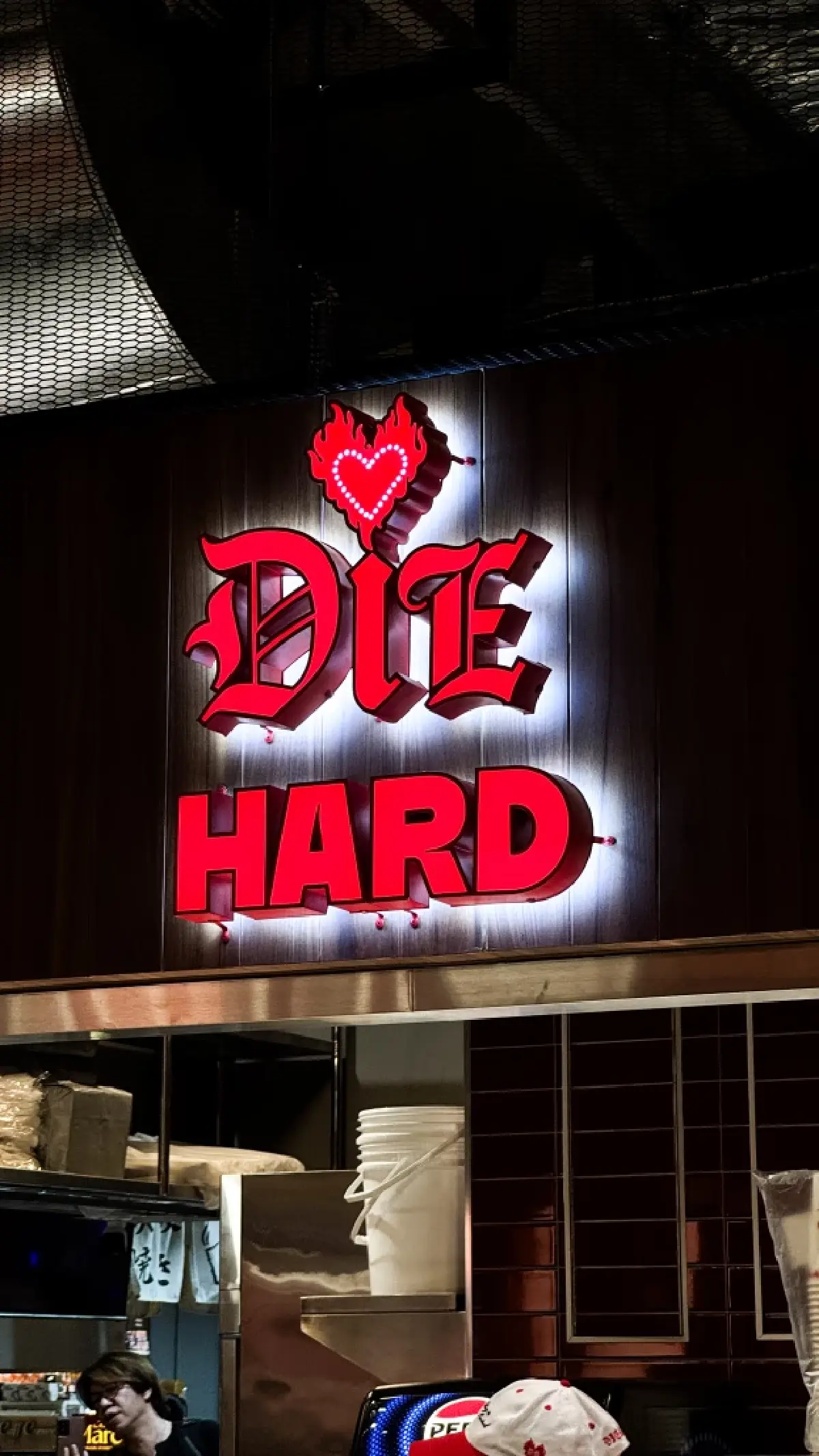 ‘DIEHARD’ ขายแซนวิชเนื้อชิ้นละ ‘1,070 บาท’ คนก็ยอมจ่าย ย้ำไม่ Overpriced ใช้เนื้อสูงวันละ 100 กิโล