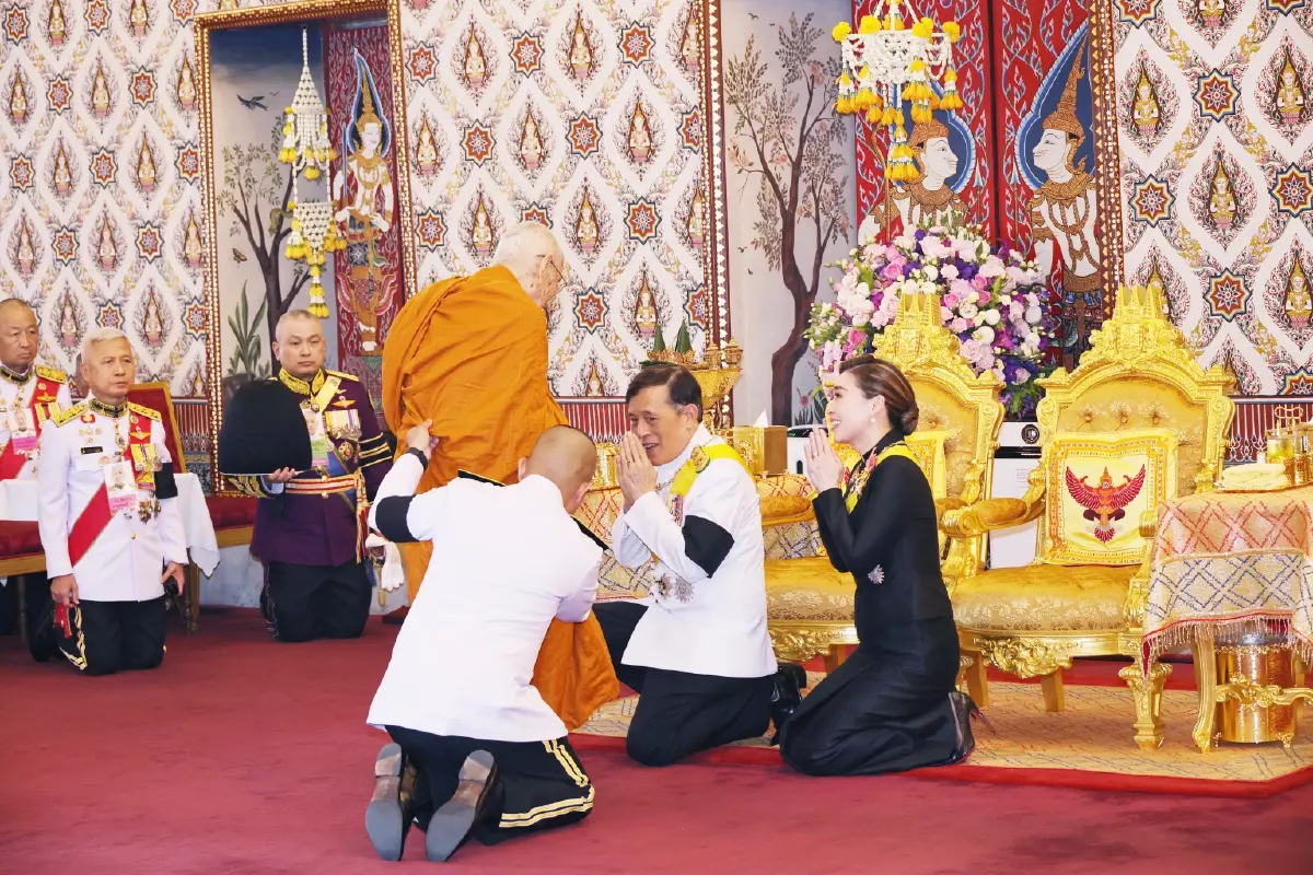 ในหลวง-พระราชินี ทรงบำเพ็ญพระราชกุศลครบรอบ 1 ปี วันสวรรคต พระพันปีหลวง
