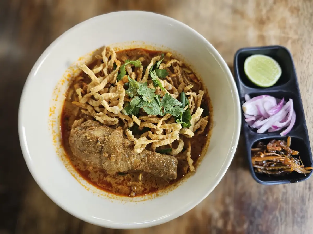 ‘ฮาน่าเตี๋ยวเนื้อตุ๋น’ เสรีไทย 53 น้ำซุปเข้มข้น จากกระดูกวัว