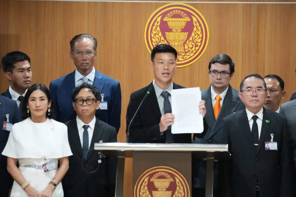 ฝ่ายค้านลุยซักฟอก 18 รมต.อนุทิน ข้อหา 'ระบอบน้ำเงินกินรวบประเทศ'