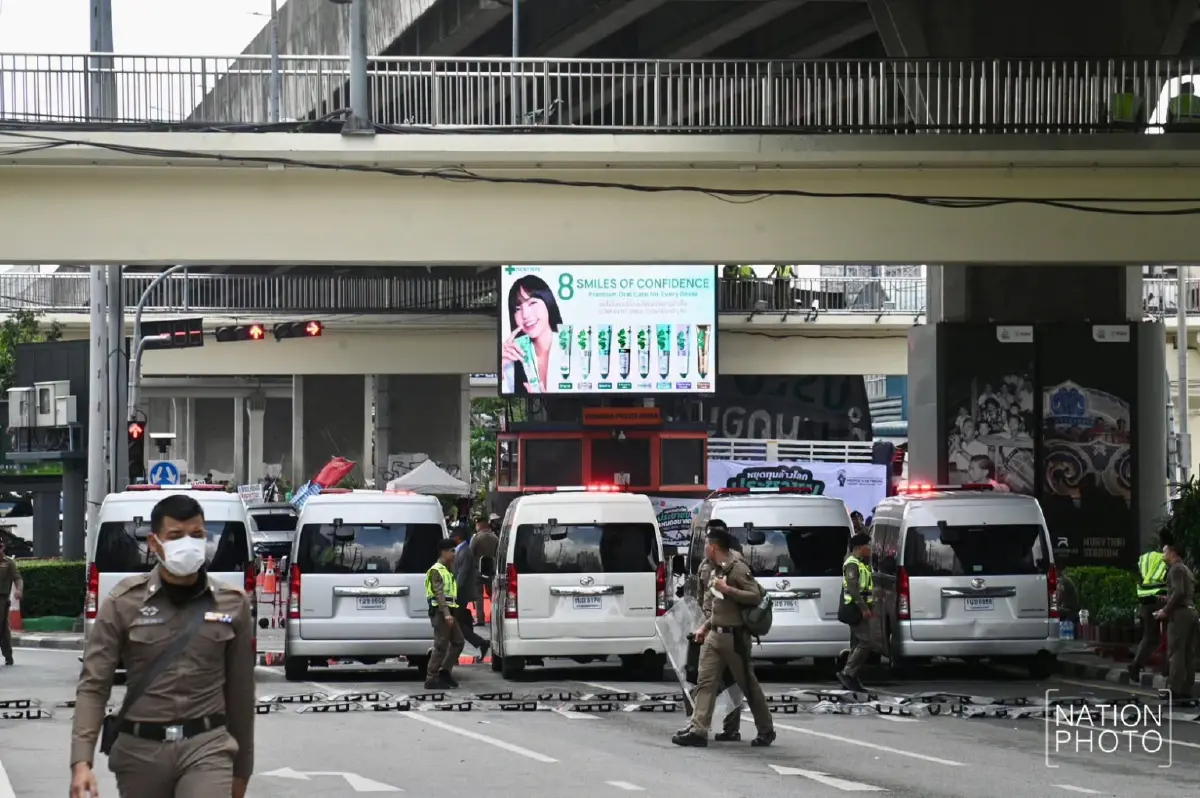 ปิดล็อกแยกพระราม 4 ตั้งตู้คอนเทนเนอร์คุมเข้ม รับประชุม IMF-World Bank 2026