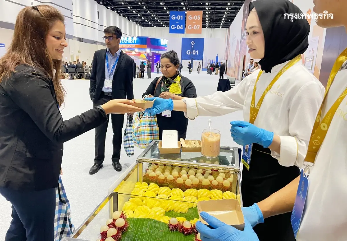 'ผลไม้รถเข็น' สตรีทฟู้ดไทย เสิร์ฟความสดชื่น ณ IMF-World Bank 2026