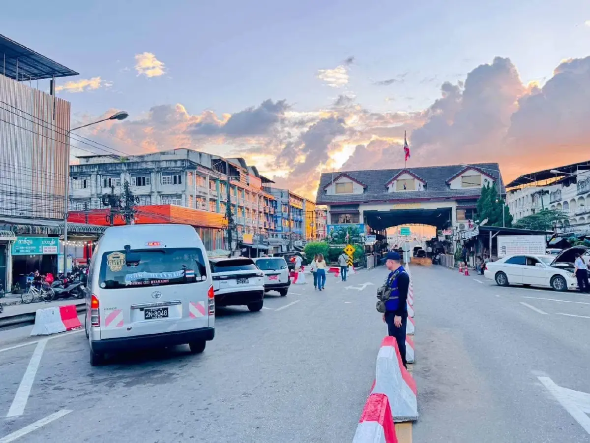 แม่สอดรถติดลด จัดระเบียบจราจร สะพานมิตรภาพไทย–เมียนมา แห่งที่ 1