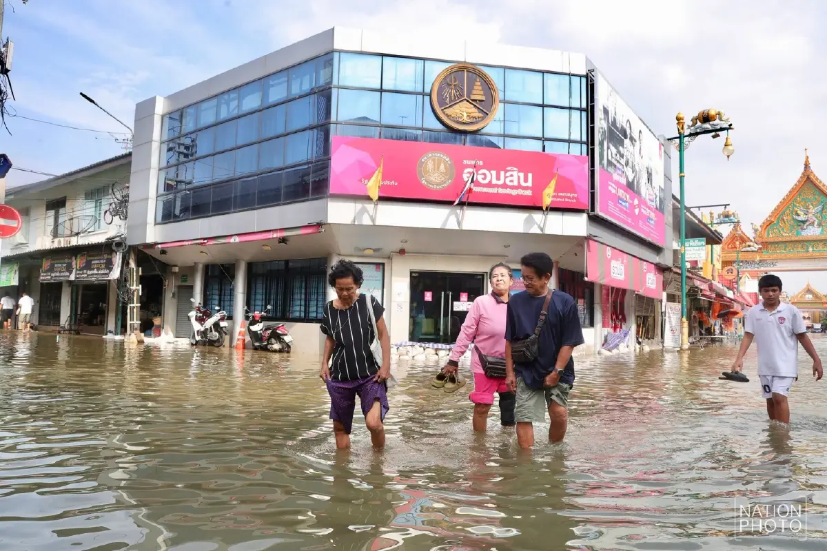 น้ำทะเลหนุนสูง เอ่อล้นท่วมชุมชนตลาดแม่กลอง-ตลาดน้ำอัมพวา สมุทรสงคราม