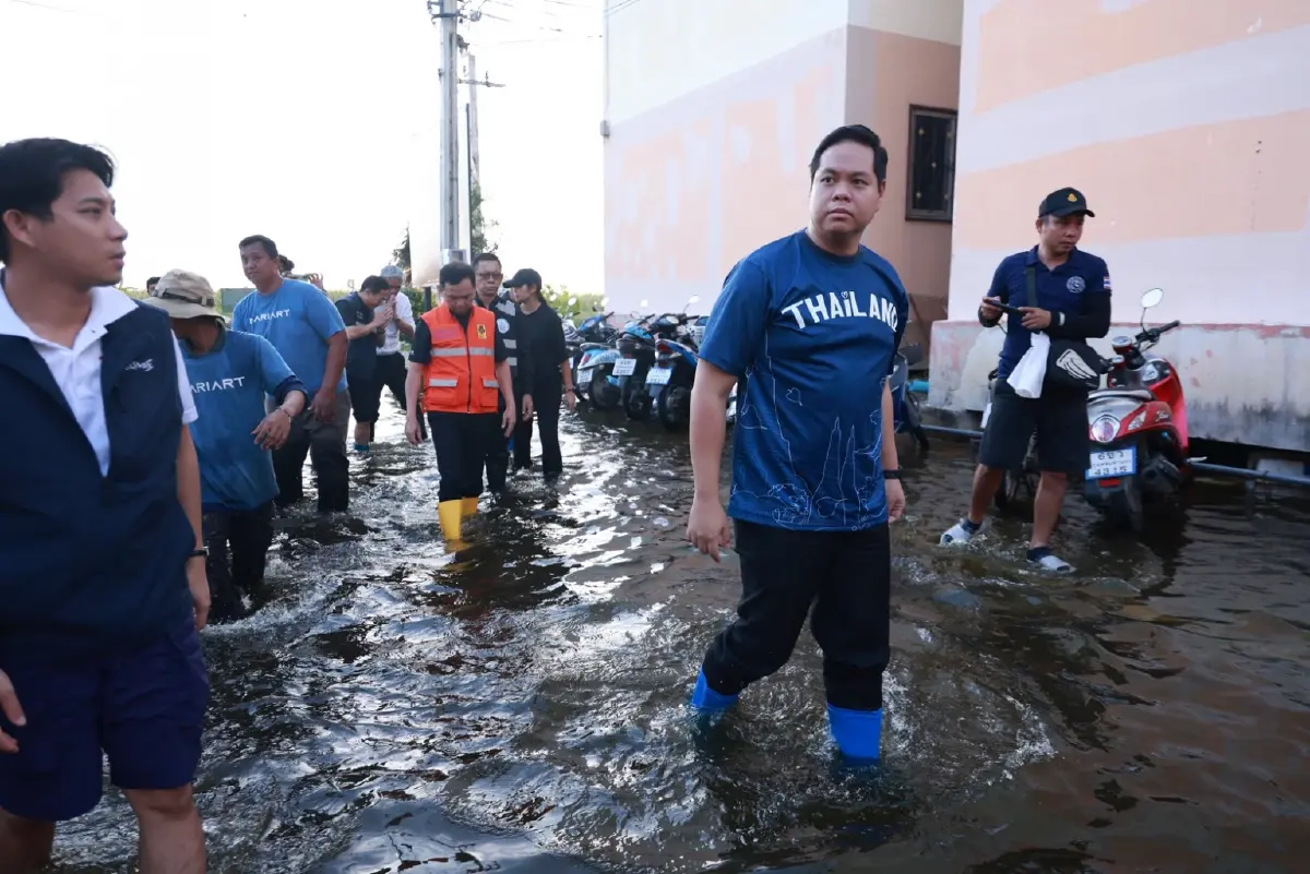 'สรรเพชญ' มอบข้าวครัวภูมิใจไทย-การท่าเรือฯ2,000 กล่อง ช่วยผู้ประสบอุทกภัย