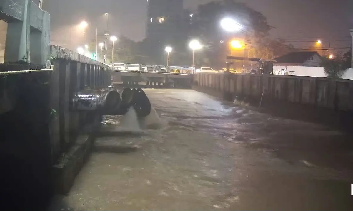 น้ำท่วมภูเก็ตล่าสุด ฝนตกหนัก 70% 'ถนนโคกโตนด-หน้าวัดใต้' ผ่านไม่ได้