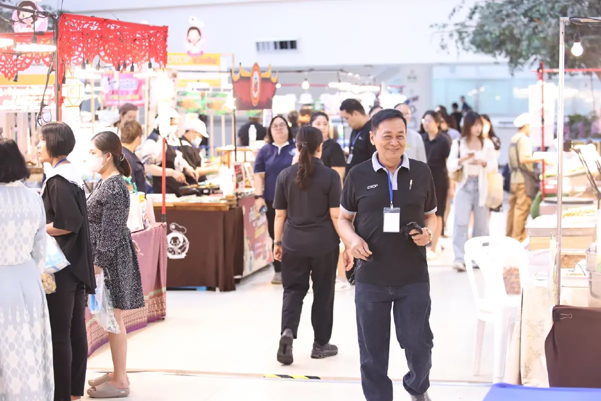 ช้อป OTOP ฝ่าวิกฤตน้ำท่วม พช. ลุย D Nice Market ใช้สิทธิ์ไทยช่วยไทย