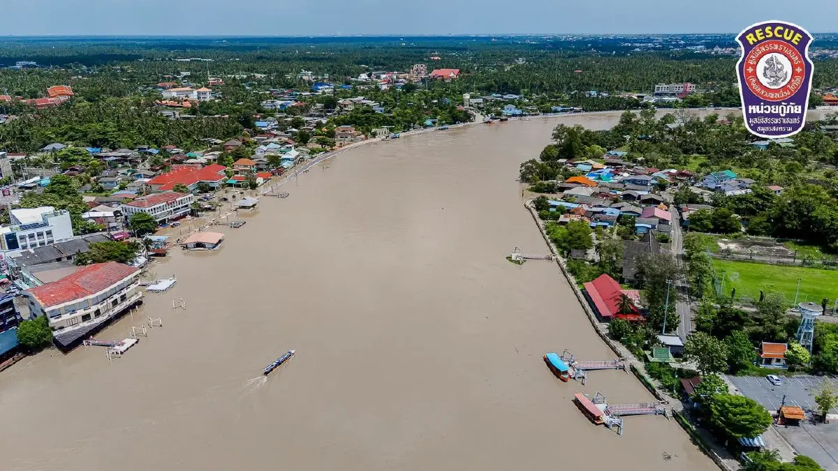 สถานการณ์น้ำท่วมสมุทรสงคราม 3 ต.ค.69 ระดมเครื่องผลักดันน้ำสู้ทะเลหนุน