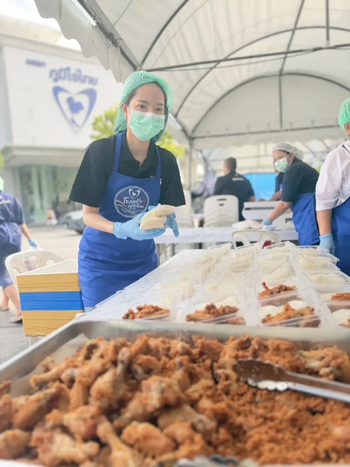 โรงครัวภูมิใจไทย  เดินหน้าภารกิจ จัดอาหารปรุงสุก ส่งถึงมือผู้ประสบภัยน้ำท่วม