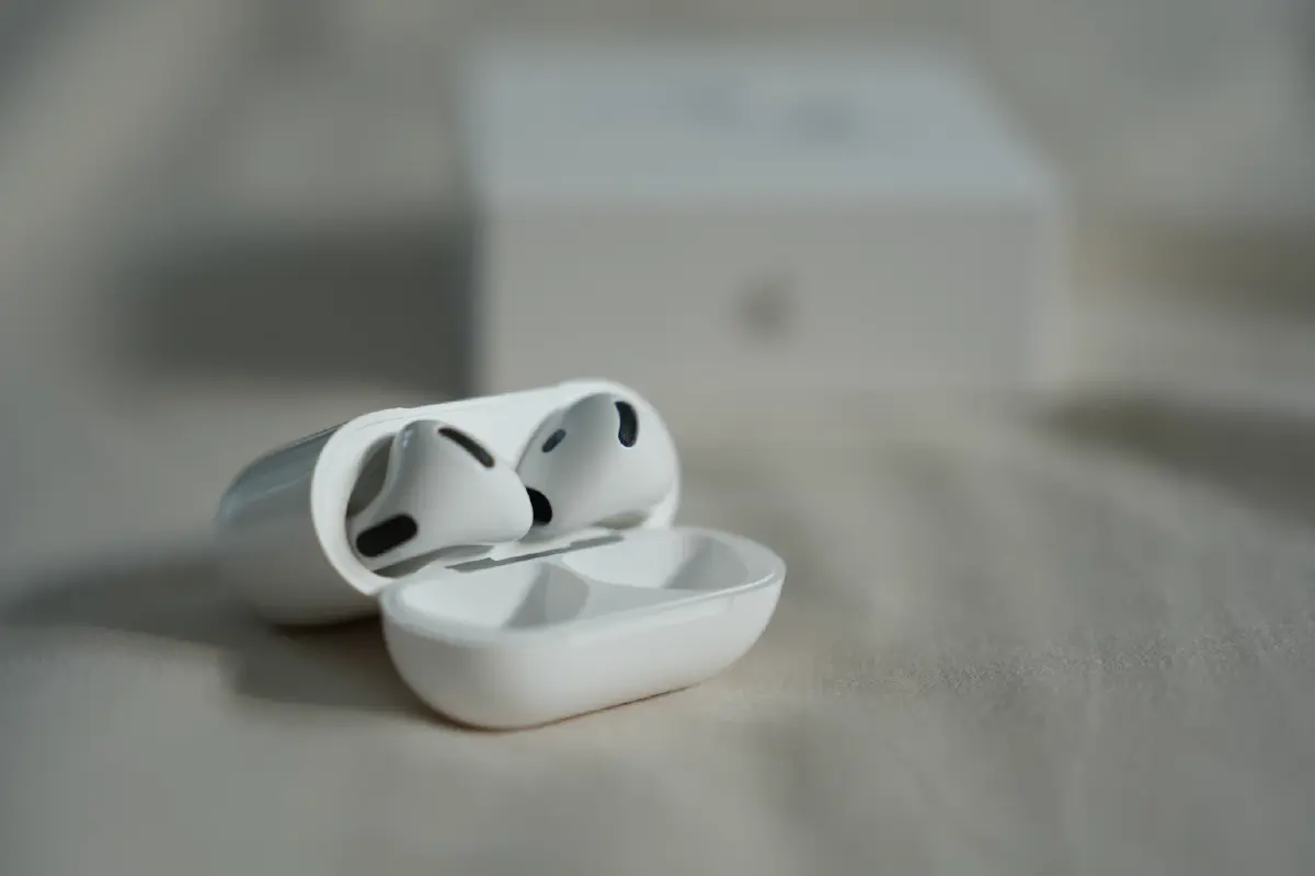 นี่ฉันอยากเปลี่ยนหูฟังหรือนี่! รีวิว 'AirPods 5' กับ 5 เรื่องที่ทำให้ปันใจจากรุ่นเดิม