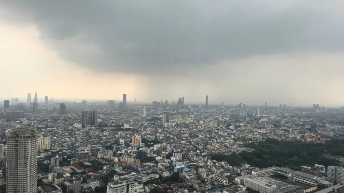 ฝนก่อตัวแล้วตอนนี้ กรมอุตุฯ เผย กทม. มีฝนตกหนัก ฟ้าร้อง ลมแรง ฟ้าผ่า