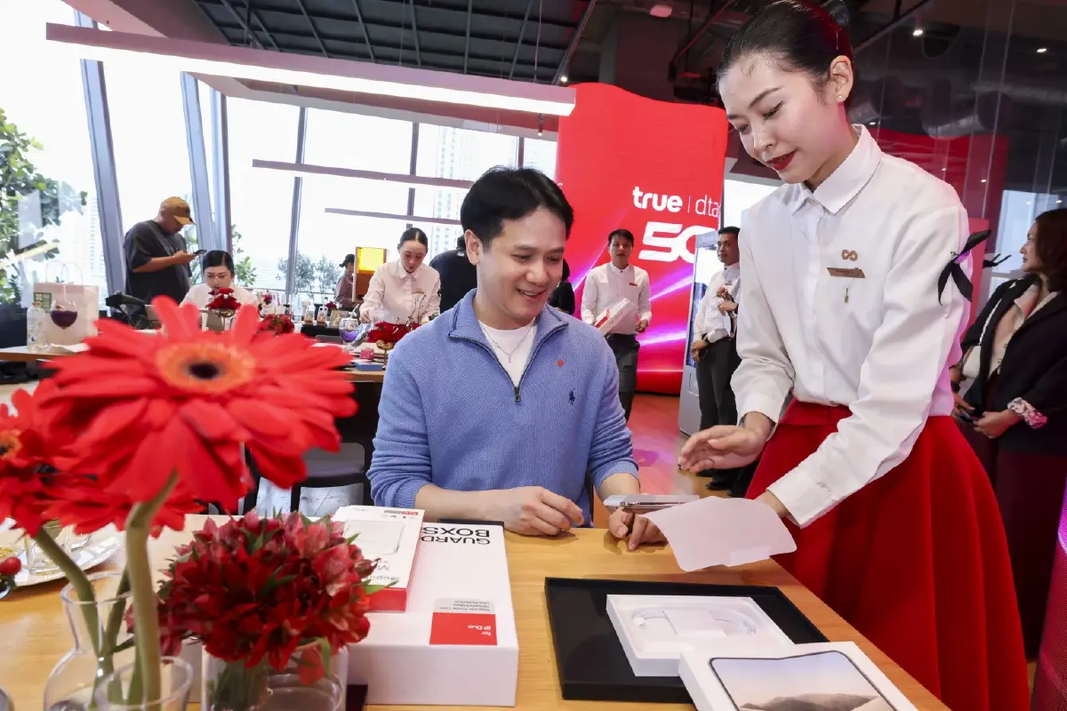 ทรู ยกระดับประสบการณ์ รับ iPhone DUO วันแรก ผสานพลังสัญญาณ True5GX ที่เหนือกว่าไปอีกขั้น