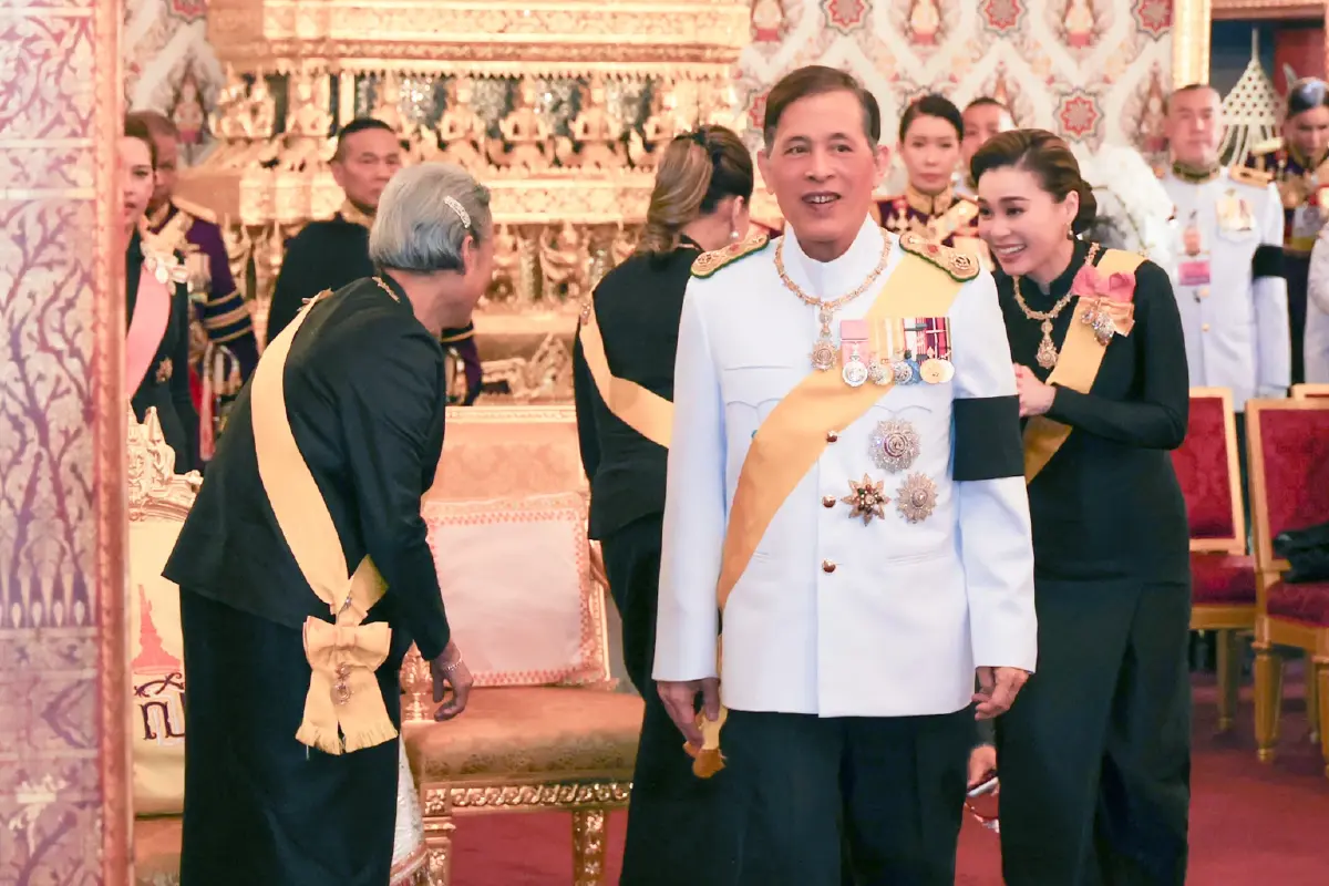 ในหลวง-พระราชินี ทรงบำเพ็ญพระราชกุศลครบ 1 ปี วันสวรรคต สมเด็จพระพันปีหลวง