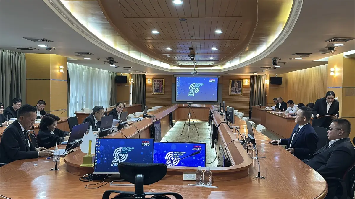 15 ปี กสทช.สุดขม! ‘หมอสรณ’ เผชิญมวลชนไล่ ปมร้อนสถานะขาดคุณสมบัติประธานฯ