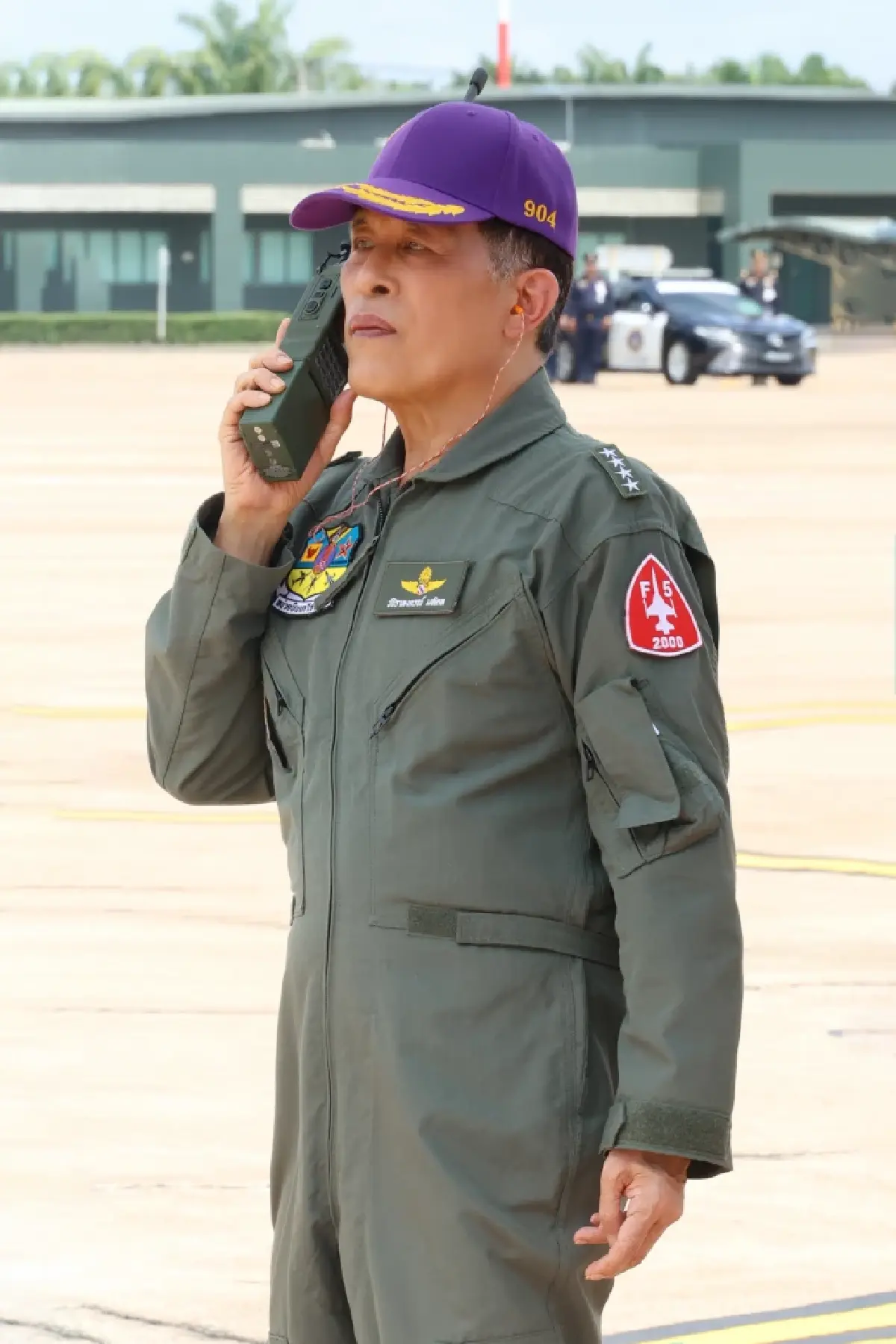 ‘ในหลวง’ ทอดพระเนตร ‘พระราชินี’ ทรงฝึกบินเดี่ยว Gripen เป็นครั้งแรก