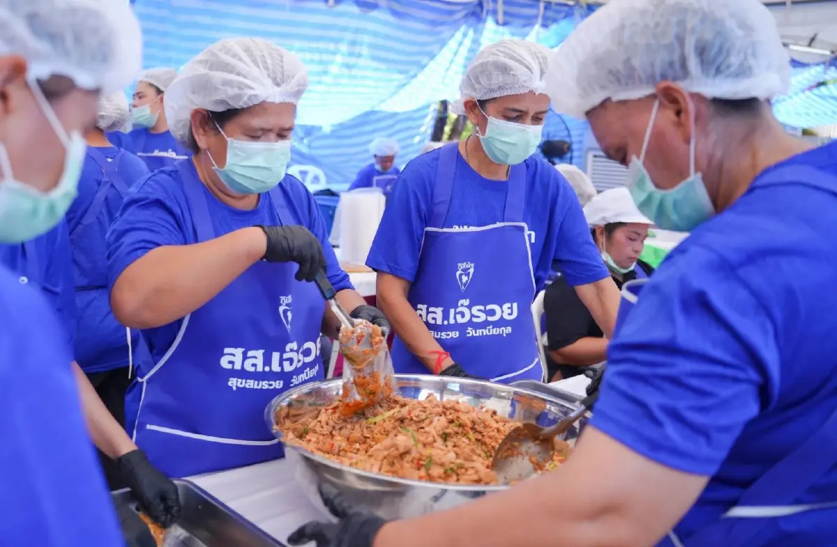 'สุขสมรวย' ยัน โรงครัวภูมิใจไทย เปิดบริการ จนกว่าผู้ประสบอุทกภัยได้รับเยียวยา