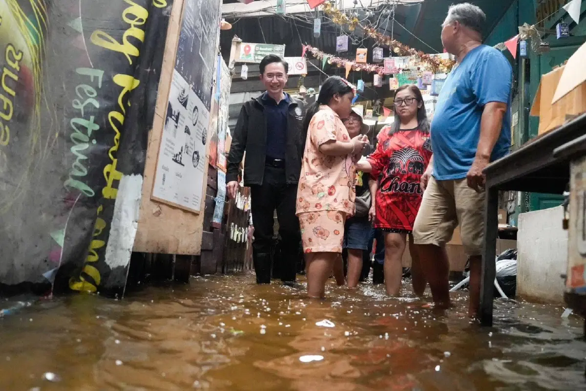 'ยศชนัน'โชว์เปิดนวัตกรรม 'แพกู้ภัยทุ่นลอยน้ำ' ส่งเสบียงช่วยน้ำท่วมลาดกระบัง