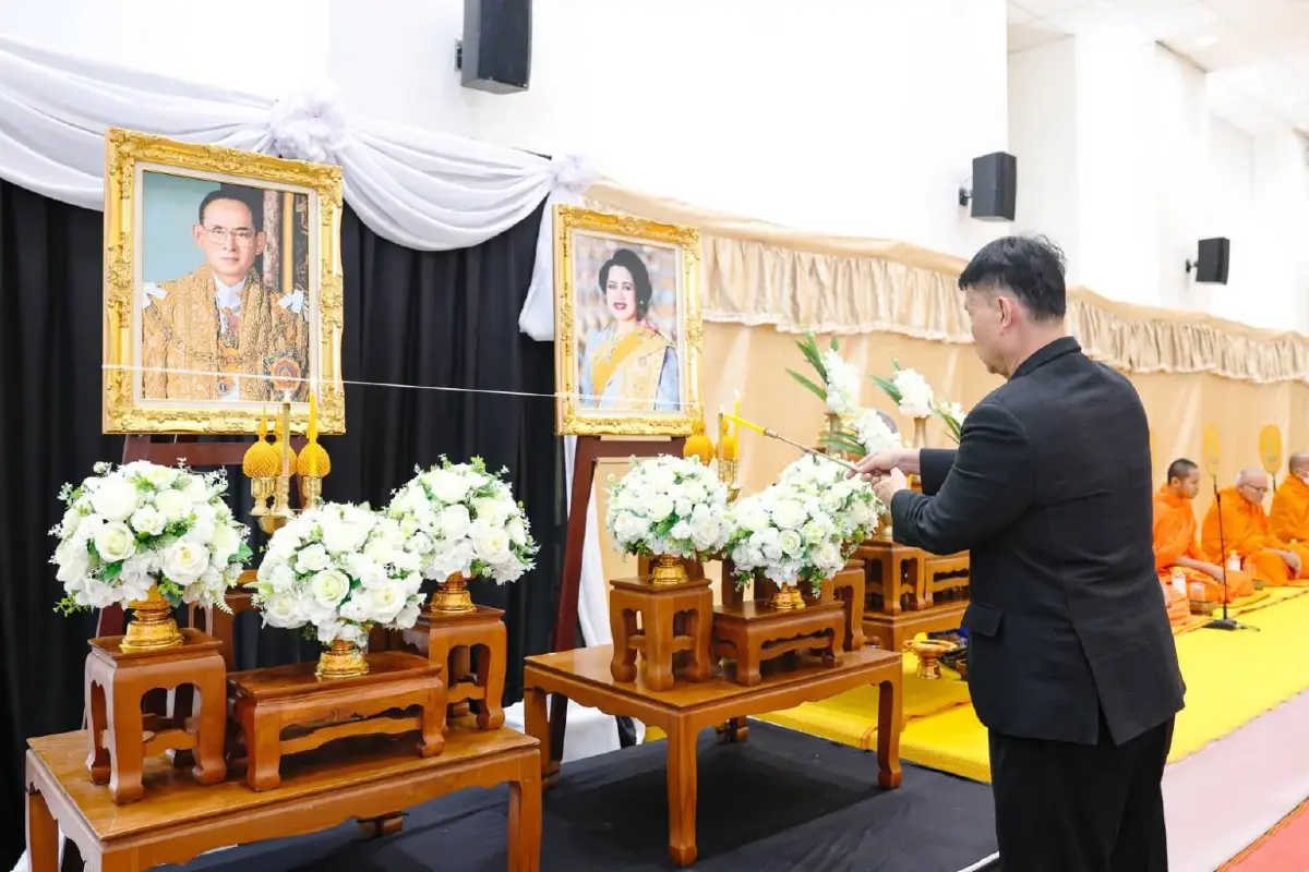 1 ทศวรรษแห่งความคิดถึง พิพิธภัณฑ์การเกษตรฯ ตักบาตรน้อมรำลึก ร.9