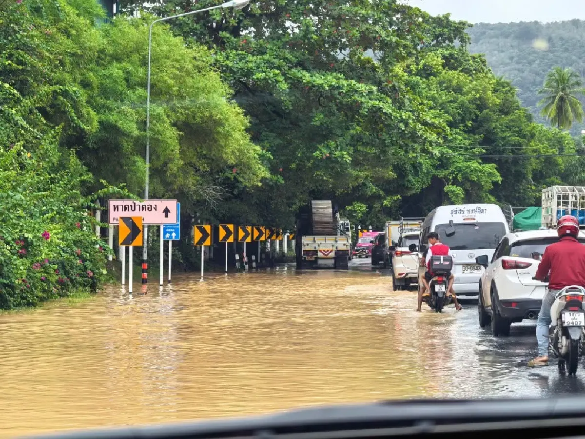 สถานการณ์น้ำท่วมภูเก็ต เร่งสูบน้ำ ช่วยผู้ประสบอุทกภัยซอยนาใน 5