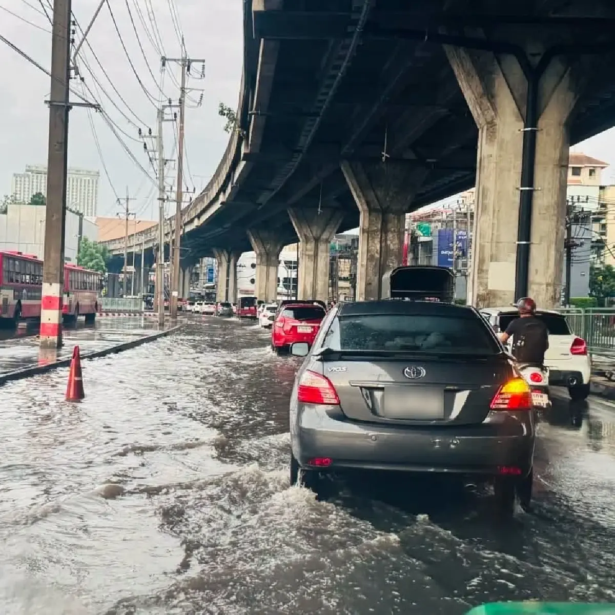 เช็กพิกัดเดินทาง 6 ต.ค.69 อัปเดตฝนตกหนัก น้ำท่วมกรุงเทพและปริมณฑล