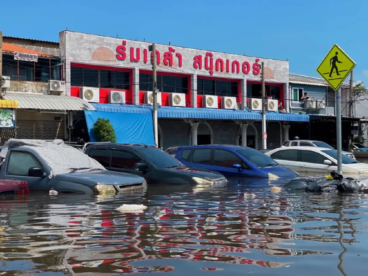 อัปเดตน้ำท่วม กทม. ล่าสุด แฟลตคลองจั่น-เคหะร่มเกล้า เริ่มมีน้ำประปาใช้