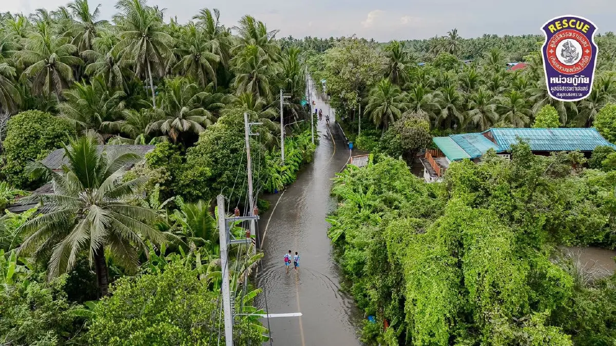 สถานการณ์น้ำท่วมสมุทรสงคราม 3 ต.ค.69 ระดมเครื่องผลักดันน้ำสู้ทะเลหนุน