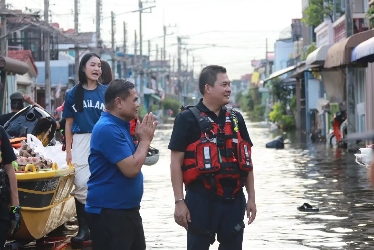 สส.ต่างจังหวัด ภท. เข้ากรุง ระดมส่งข้าวกล่องช่วยผู้ประสบภัย กทม.-ปทุมธานี