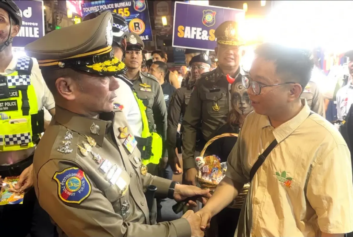 ตำรวจท่องเที่ยว ลงพื้นที่ถนนข้าวสาร คุมเข้มความปลอดภัยคืนฮาโลวีน
