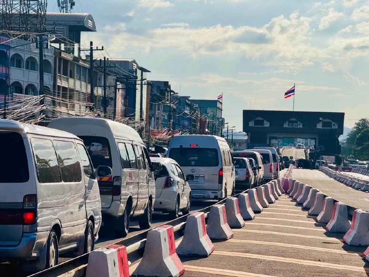 แม่สอดรถติดลด จัดระเบียบจราจร สะพานมิตรภาพไทย–เมียนมา แห่งที่ 1