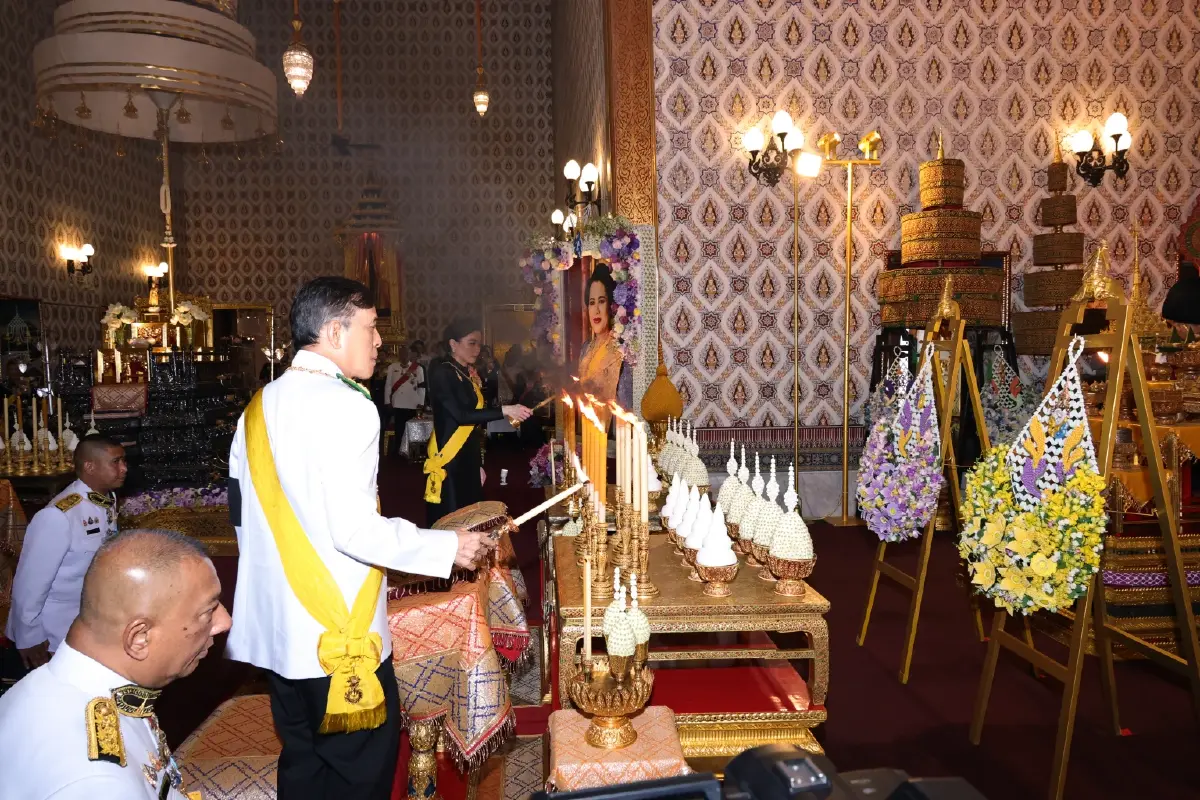 ในหลวง-พระราชินี ทรงบำเพ็ญพระราชกุศลครบรอบ 1 ปี วันสวรรคต พระพันปีหลวง