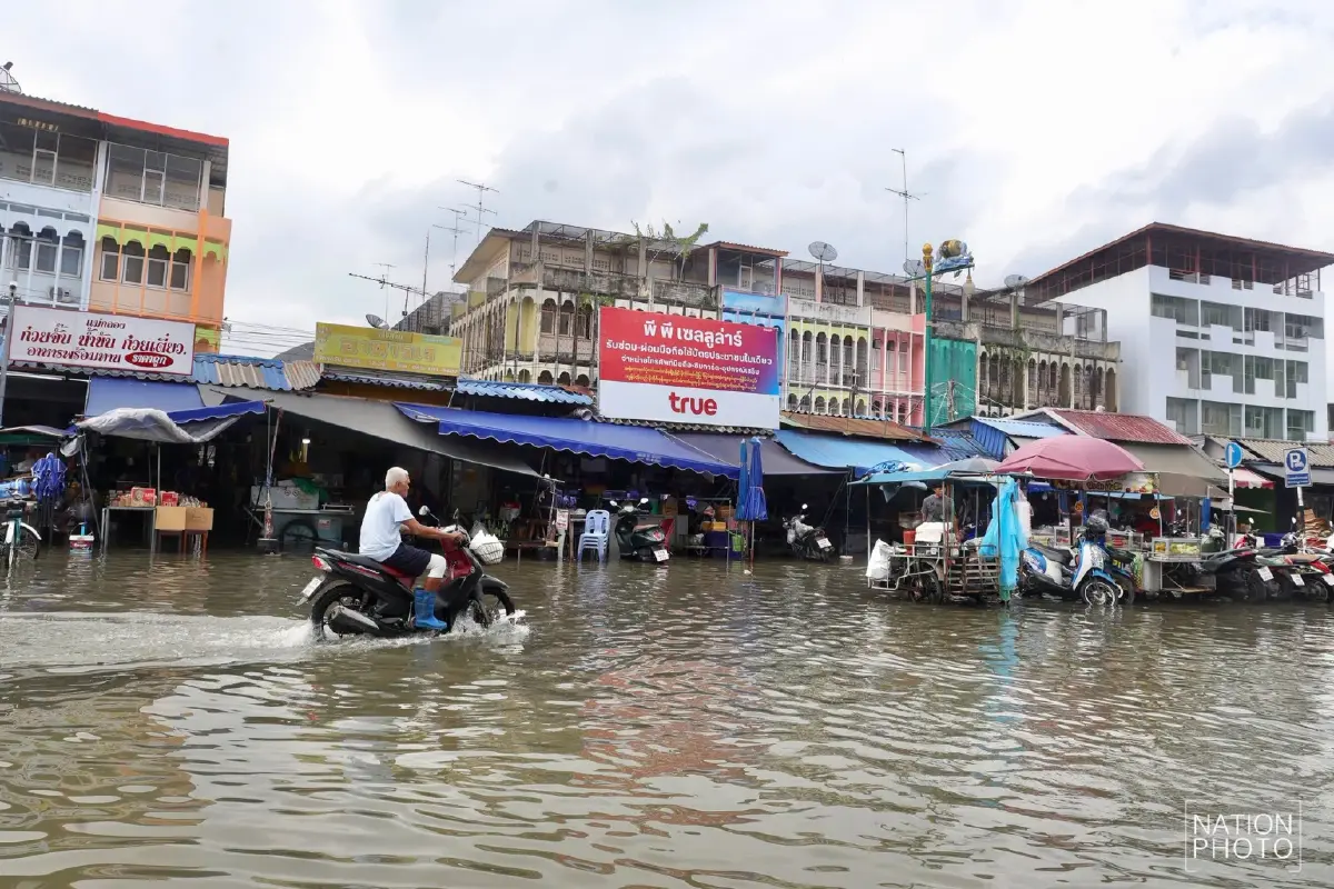 น้ำทะเลหนุนสูง เอ่อล้นท่วมชุมชนตลาดแม่กลอง-ตลาดน้ำอัมพวา สมุทรสงคราม