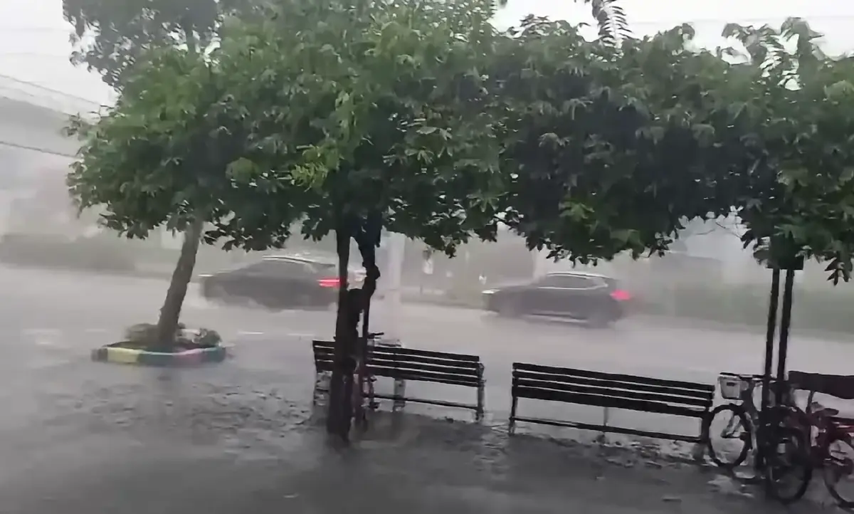 อัปเดต กทม. ฝนตกหนักอีกวันนี้ 17 ต.ค.69 ระวังฝนแช่ขัง 1 ชั่วโมง รอระบาย