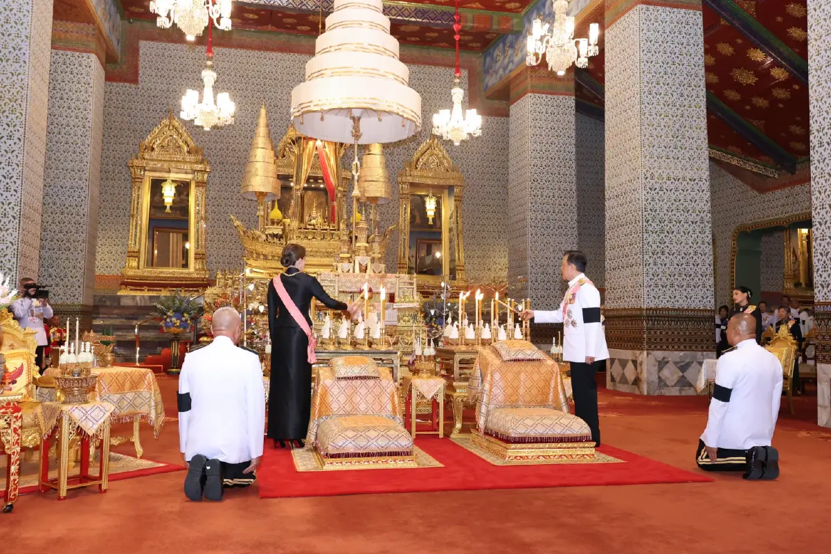 ในหลวง-พระราชินี เสด็จฯ ทรงวางพวงมาลา เนื่องในวันปิยมหาราช 2569