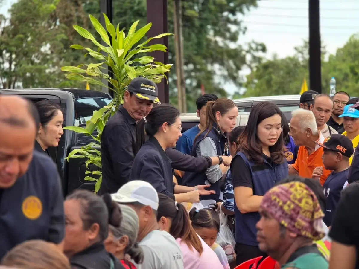'ตระกูลไทยเศรษฐ์' ผนึกกำลังช่วยชาวอุทัยธานี  หลังแม่น้ำทะลักท่วมตลาด