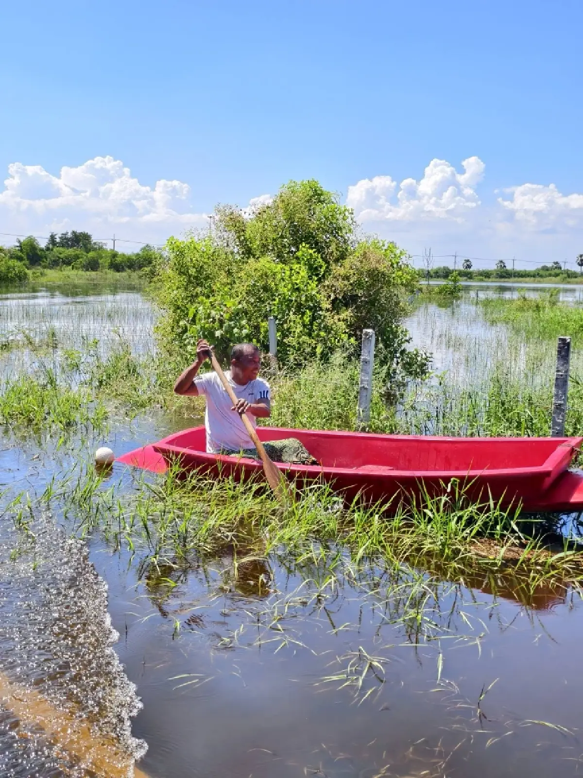 น้ำท่วม ‘บางน้ำเปรี้ยว-องครักษ์’ สาย 3001 ขังทุกเลน ถนนพัง-วัดดังน้ำสูง 60 ซม.