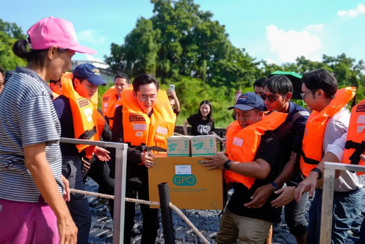 'ยศชนัน'โชว์เปิดนวัตกรรม 'แพกู้ภัยทุ่นลอยน้ำ' ส่งเสบียงช่วยน้ำท่วมลาดกระบัง