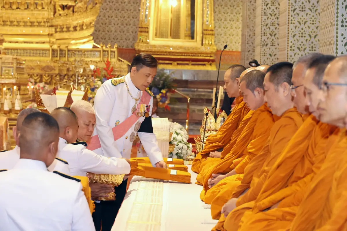 ในหลวง-พระราชินี เสด็จฯ ทรงวางพวงมาลา เนื่องในวันปิยมหาราช 2569