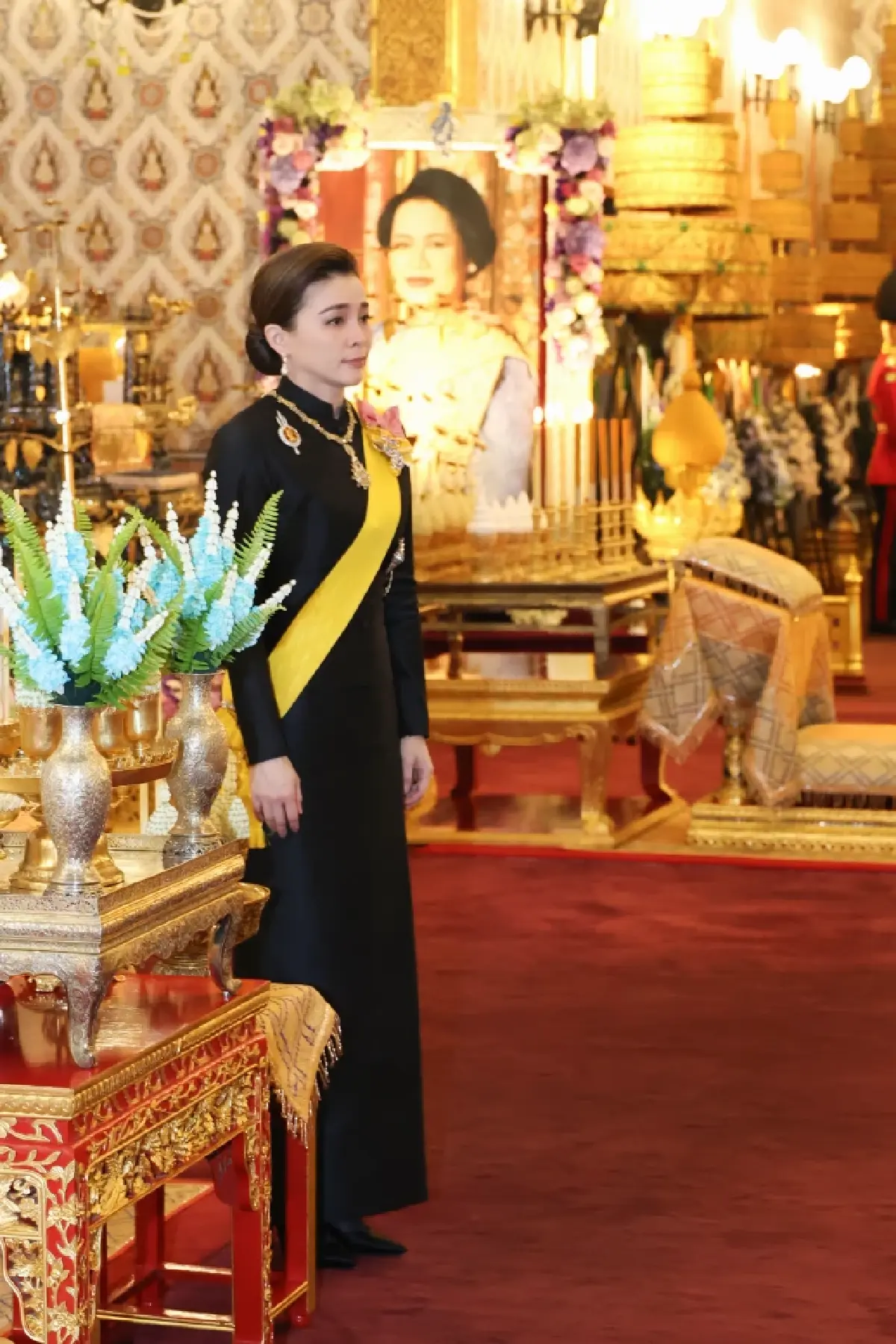 ในหลวง-พระราชินี ทรงบำเพ็ญพระราชกุศลครบ 1 ปี วันสวรรคต สมเด็จพระพันปีหลวง