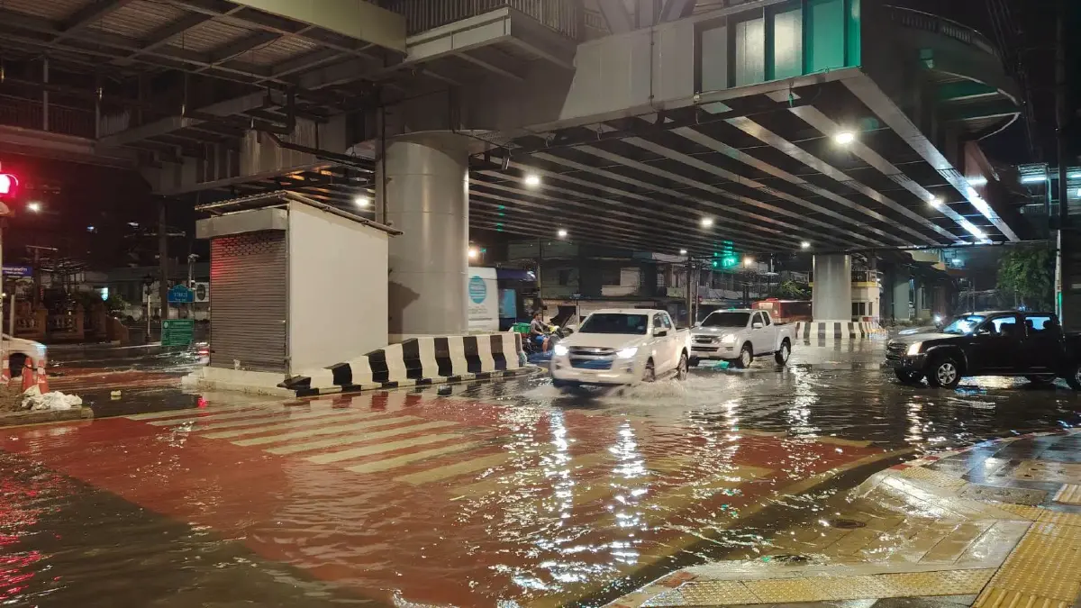 เช็กพิกัดเดินทาง 6 ต.ค.69 อัปเดตฝนตกหนัก น้ำท่วมกรุงเทพและปริมณฑล