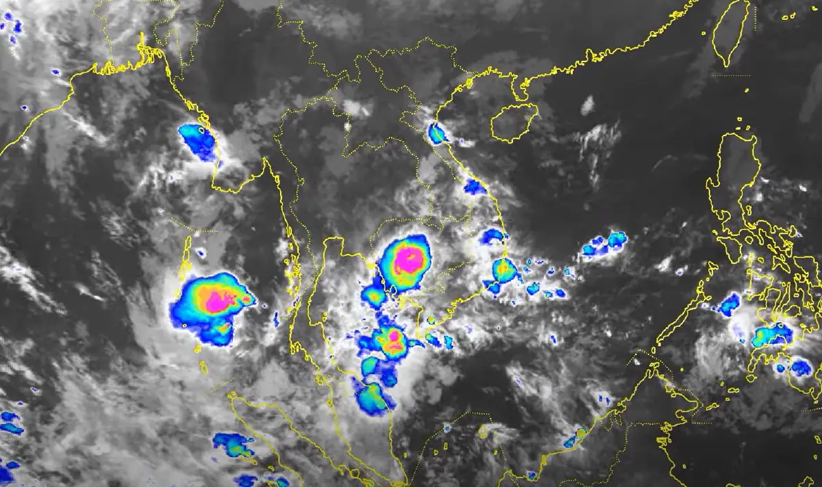 มืดฟ้ามัวดิน ชุมพรฝนกระหน่ำ อ่าวไทยซัดฝนหนักขึ้นฝั่ง เตือนน้ำท่วม