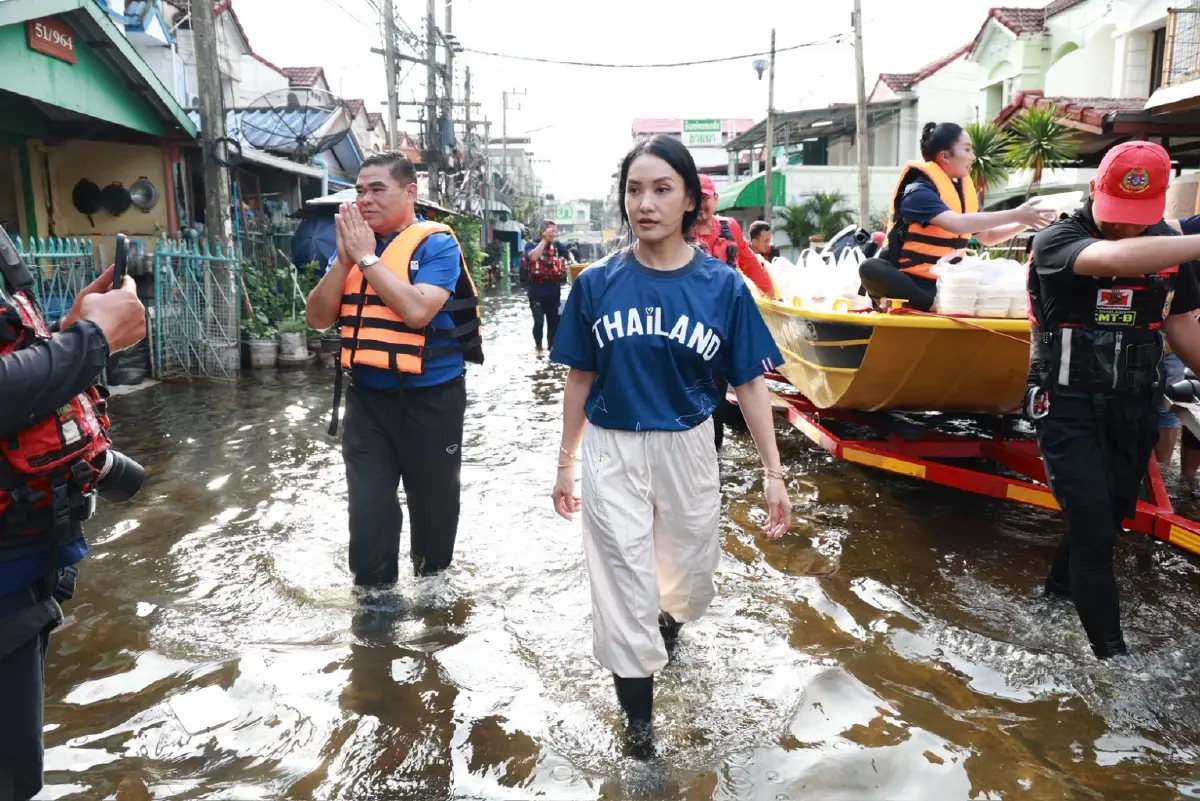 สส.ต่างจังหวัด ภท. เข้ากรุง ระดมส่งข้าวกล่องช่วยผู้ประสบภัย กทม.-ปทุมธานี