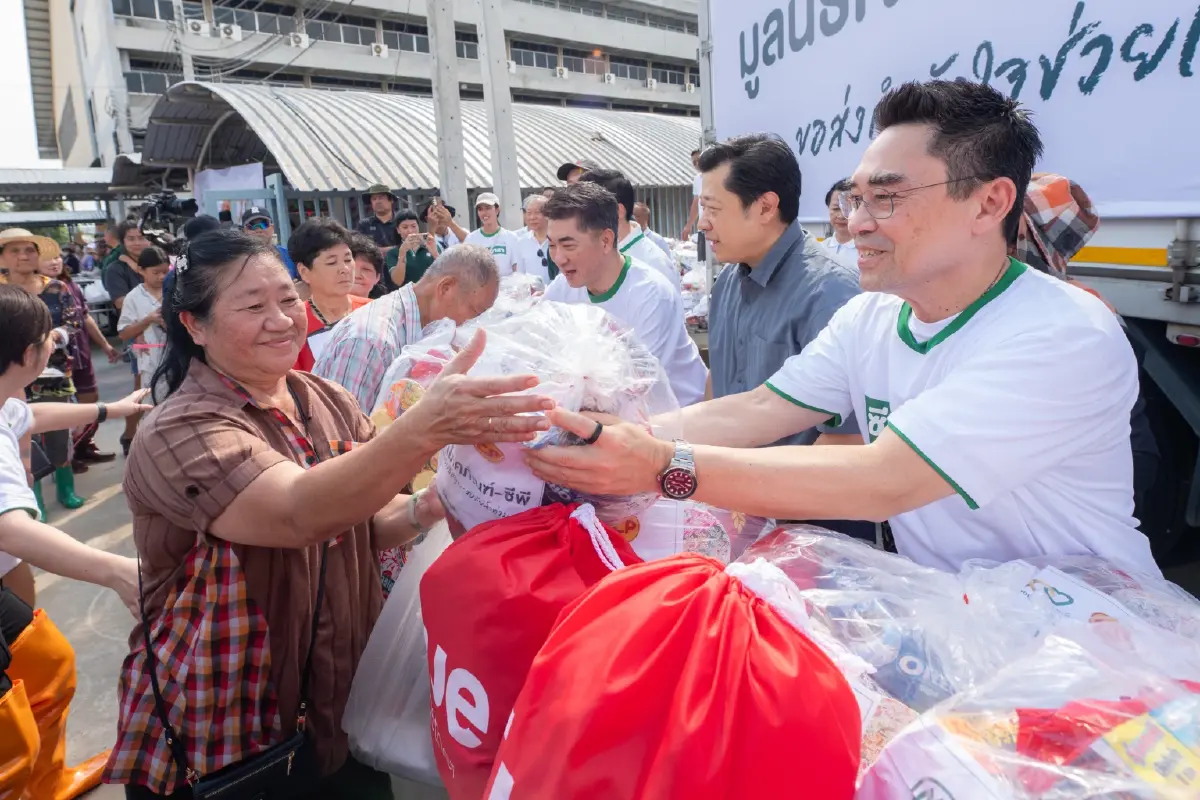 ศุภชัย เจียรวนนท์ นำซีพีอาสาลงพื้นที่ ช่วยผู้ประสบภัยน้ำท่วม ส่งต่อความห่วงใยถึงชุมชน