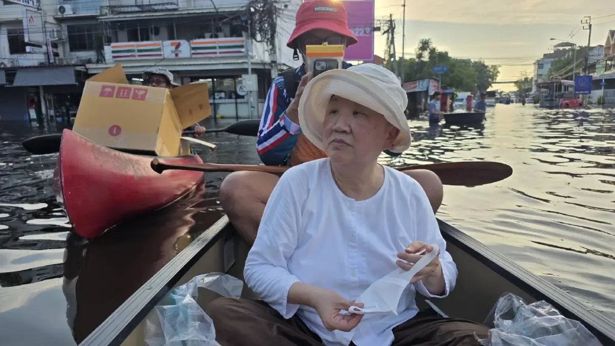 มูลนิธิเก้ายั่งยืน-ออมไทย ส่งสิ่งของช่วยผู้ประสบภัยน้ำท่วม