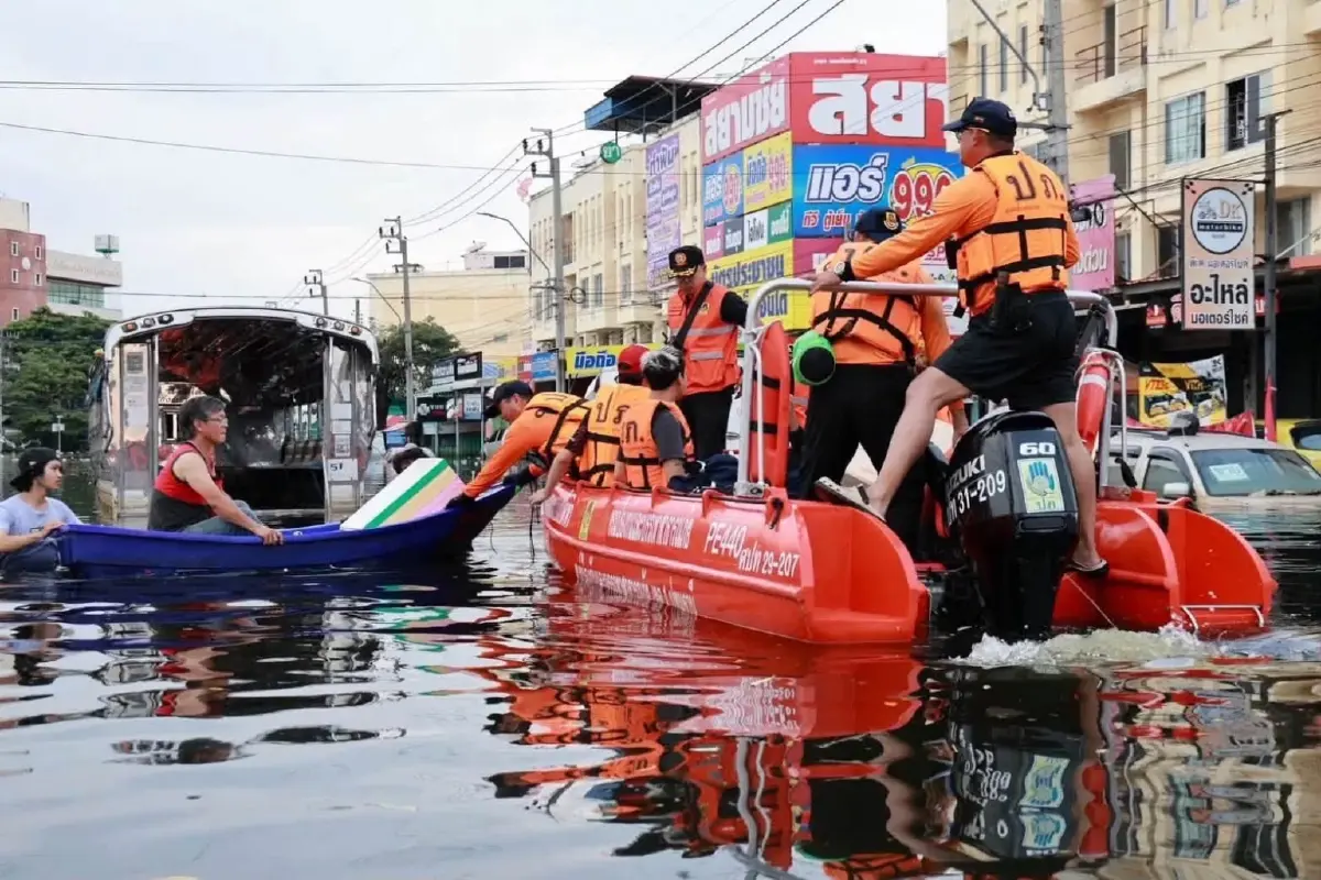 สรุปน้ำท่วม 27 จังหวัด - กทม. กระทบ 3.2 ล้านคน ฝนระลอกใหม่จ่อถล่ม